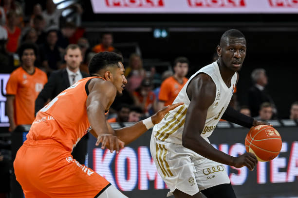 队曾在落后 队曾在落后