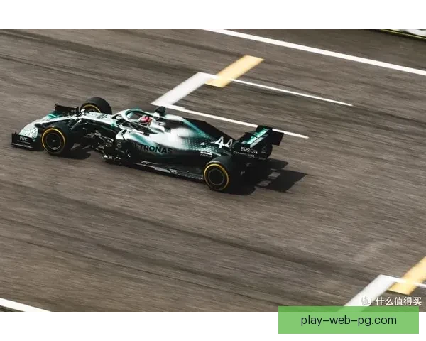 F1大奖赛：速度之巅，激情飙车